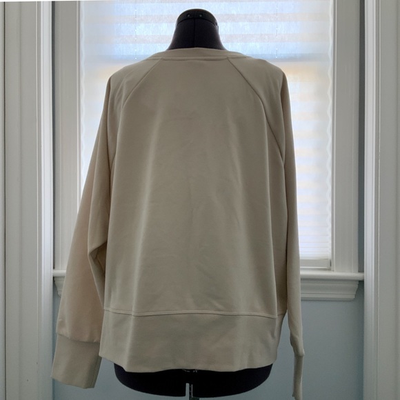 Nike Plus Versa Crewneck Sweatshirt NWT - Picture 10 of 12